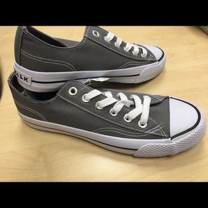 NEW Airwalk Sneakers size adult 6.5 / 6 1/2